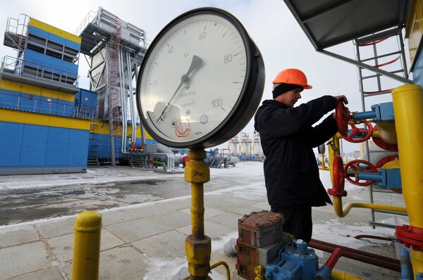 *Работник Нафтогаза на газокомпрессорной станции Бобровницкая Черниговской области, Украина