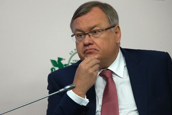 *Президент-председатель правления ОАО Банк ВТБ Андрей Костин на банковском конгрессе в Санкт-Петербурге