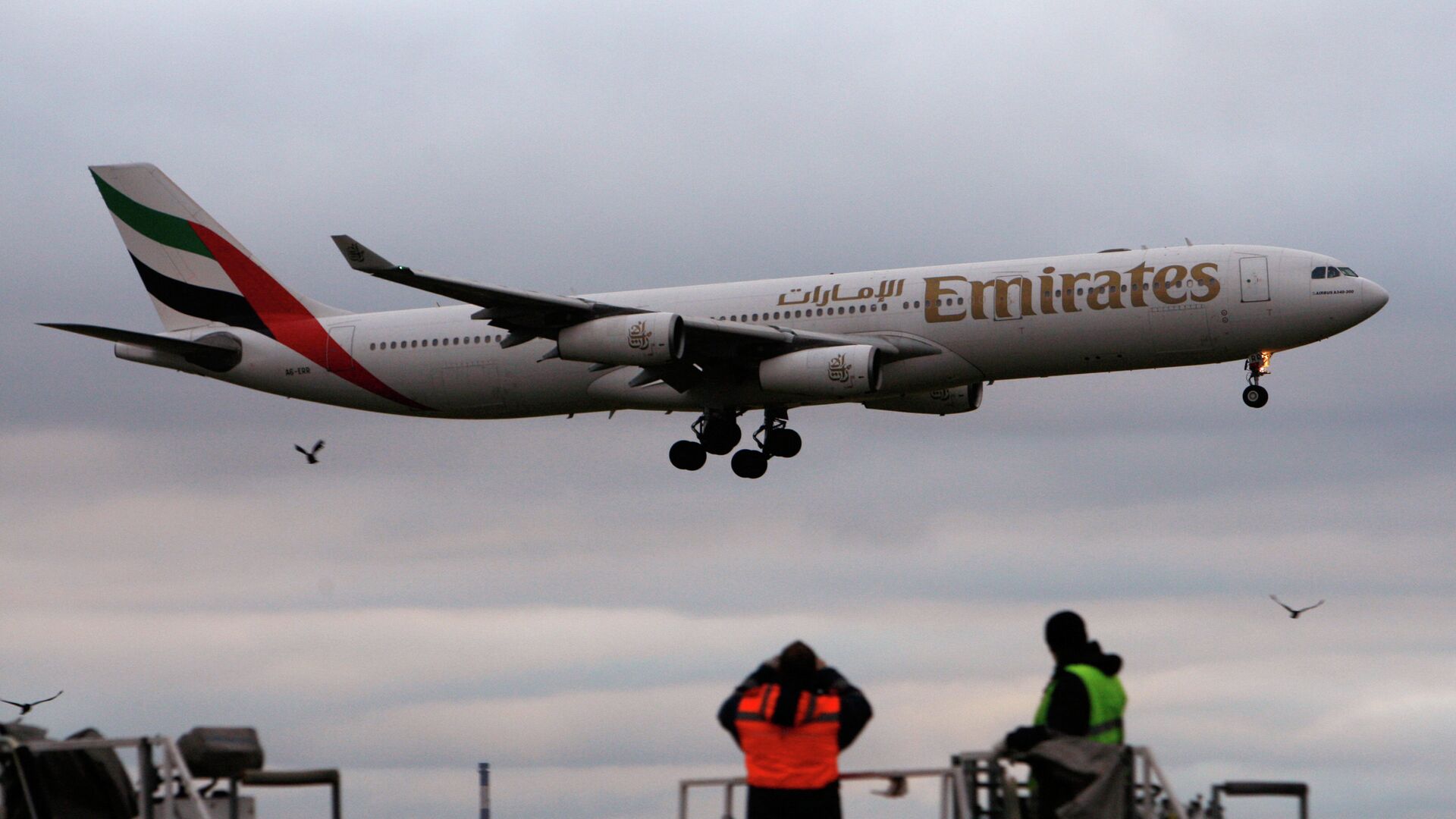 #Самолет авиакомпании Emirates - ПРАЙМ, 1920, 15.06.2025