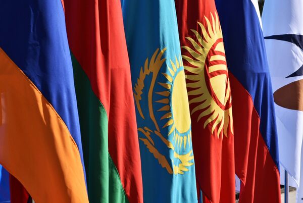 *Открытие границы между Киргизией и Казахстаном