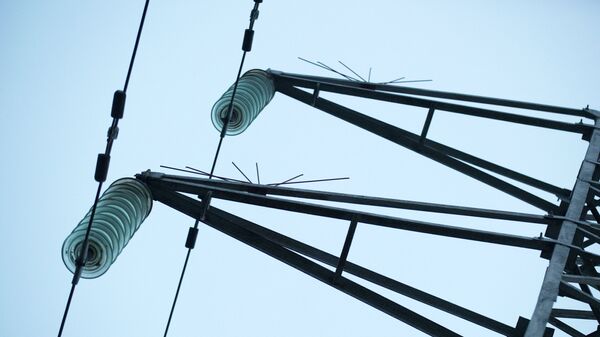 *Обесточенные высоковольтные линии электропередачи в Симферополе