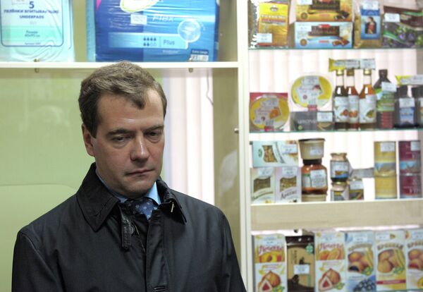 Президент РФ Д.Медведев посетил аптеку в Козельске