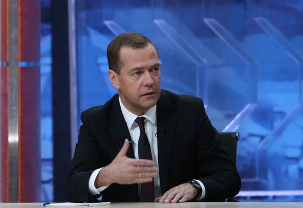 *Интервью премьер-министра РФ Д.Медведева пяти российским телеканалам