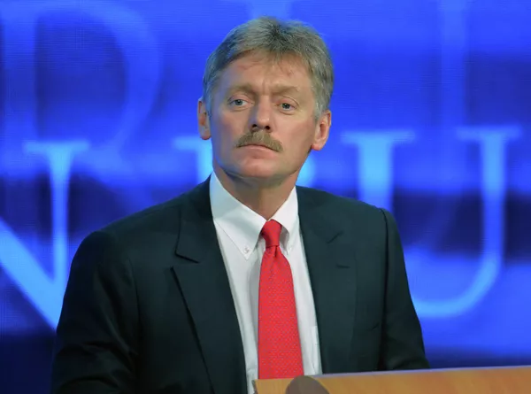 Пресс-секретарь президента РФ Дмитрий Песков во время десятой большой ежегодной пресс-конференции президента России Владимира Путина