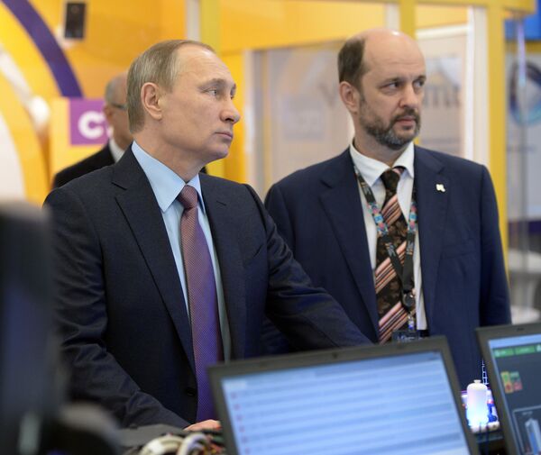 Президент РФ В. Путин принял участие в пленарном заседании первого российского форума Интернет Экономика