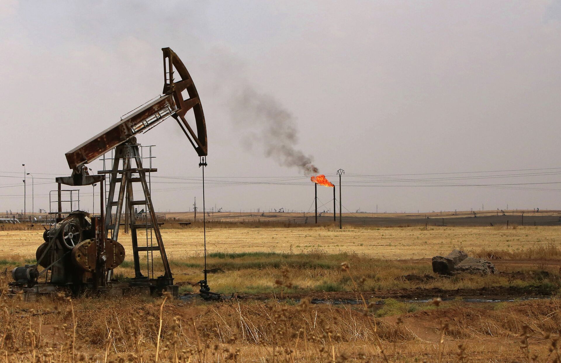 #Вышки на нефтяном месторождении в Сирии - ПРАЙМ, 1920, 06.12.2022