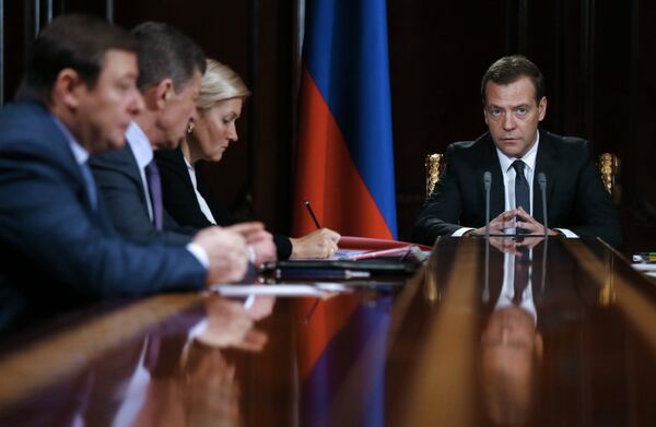 *Премьер-министр РФ Д.Медведев на совещании с вице-премьерами РФ