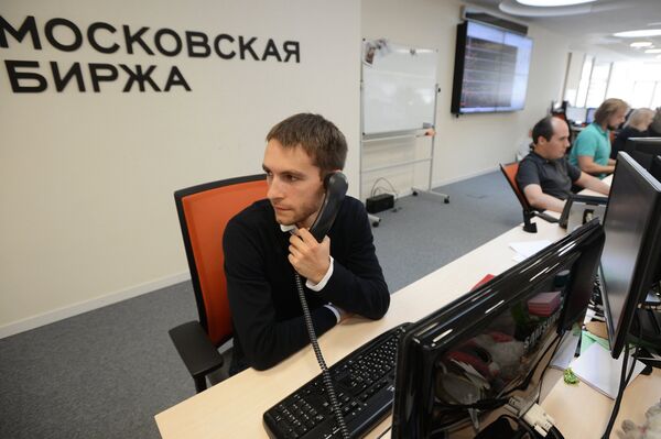 Сотрудник в офисе группы Московская Биржа ММВБ-РТС