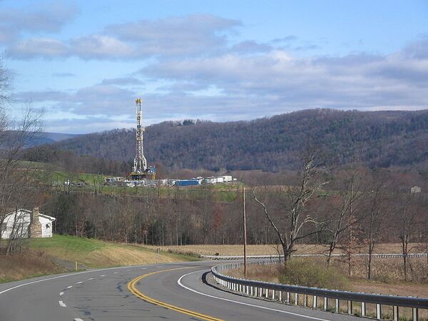 %Буровая на месторождении сланцевого газа в Пенсильвании (США)