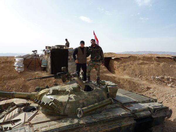 Правительственные солдаты на позиции возле города Маалула, Сирия
