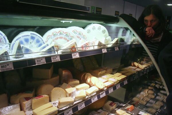  Продажа разных сортов сыра в одном из супермаркетов X5 Retail Group