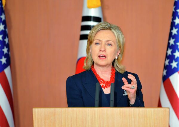 Глава Госдепартамента США Хиллари Клинтон, пребывающая с официальным визитом в Южной Корее