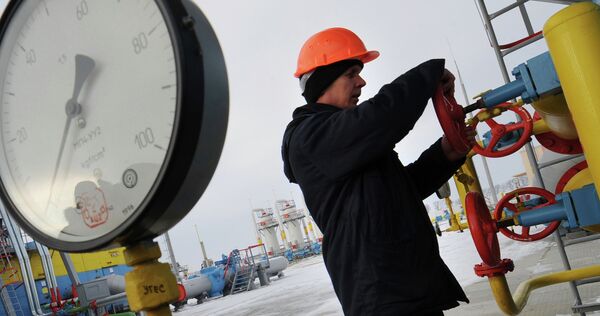 %Работник Нафтогаза на газокомпрессорной станции Бобровницкая Черниговской области, Украина