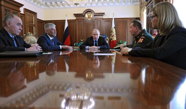 *Президент РФ В. Путин провел совещание в Кремле
