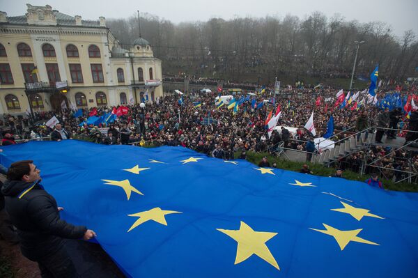Участники митинга За европейскую Украину в Киеве