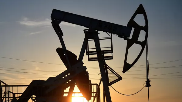 *Нефтяные станки-качалки в Альметьевском районе Республики Татарстан