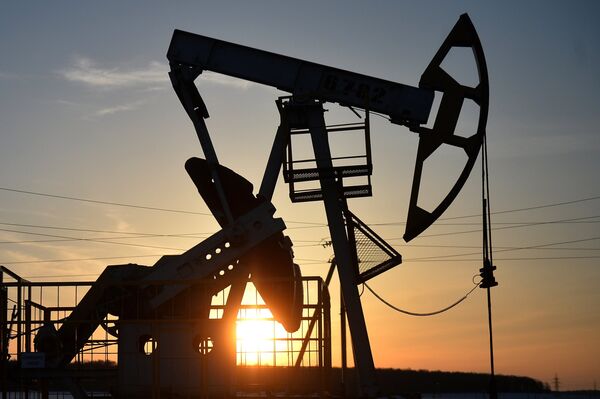 *Нефтяные станки-качалки в Альметьевском районе Республики Татарстан
