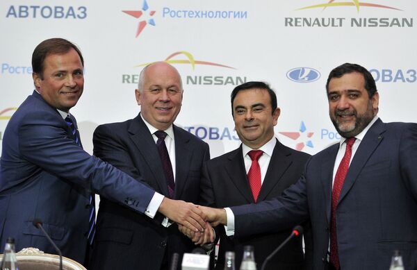 %Подписание соглашения между ОАО АвтоВАЗ и Renault-Nissan (Карлос Гон третий слева)