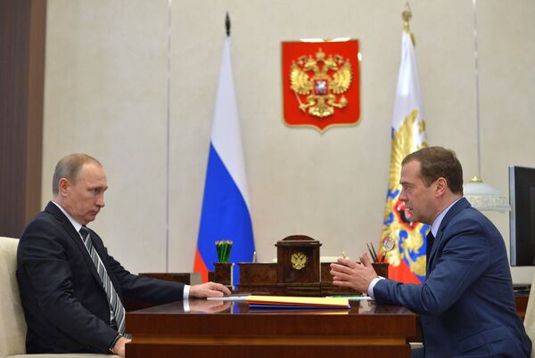 #Президент РФ Владимир Путин (слева) и председатель правительства РФ Дмитрий Медведев