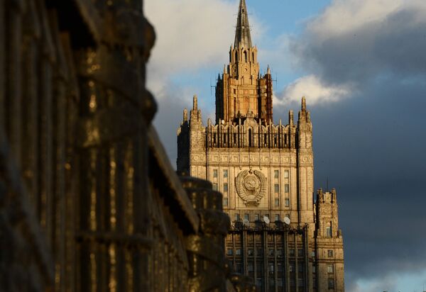 *Вид на здание Министерства иностранных дел Российской Федерации с Бородинского моста в Москве