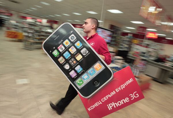 Началась официальная продажа коммуникатора iPhone 3G в магазине М.Видео