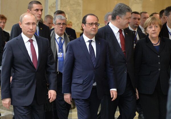 Президент России Владимир Путин, президент Франции Франсуа Олланд, президент Украины Петр Порошенко и канцлер Германии Ангела Меркель