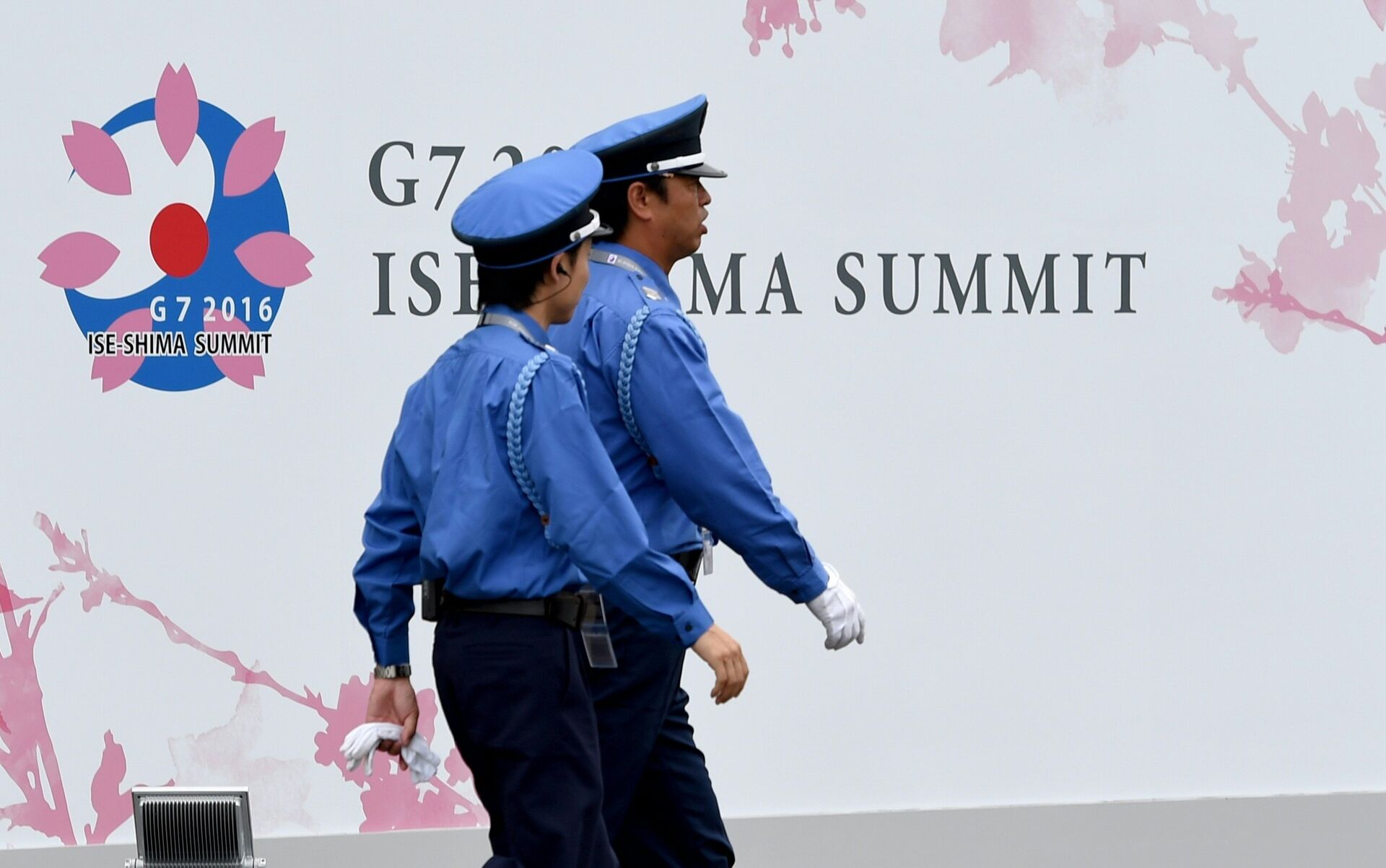 *Сотрудники службы безопасности возле медиа-центра в преддверии саммита G7 в Японии. 25 мая 2016 - ПРАЙМ, 1920, 20.05.2023
