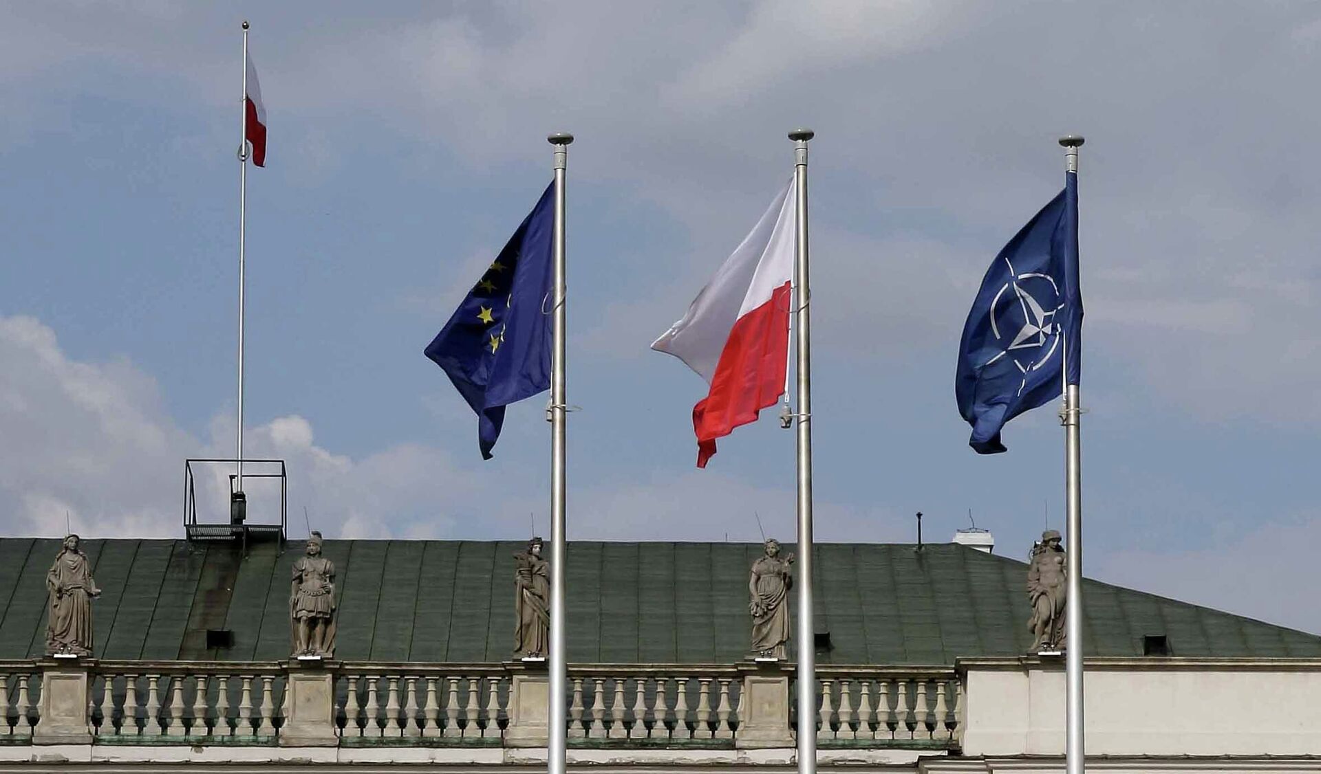 Флаги Польши, ЕС и НАТО - ПРАЙМ, 1920, 11.10.2021