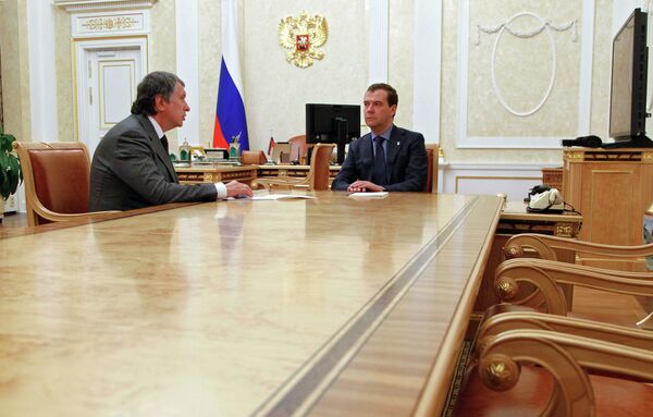 Премьер-министр РФ Д.Медведев и Игорь Сечин