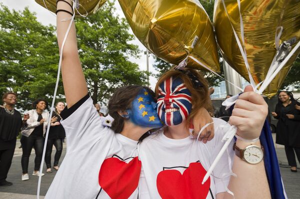 #Сторонницы членства Великобритании в Евросоюзе у арены Уэмбли в Лондоне