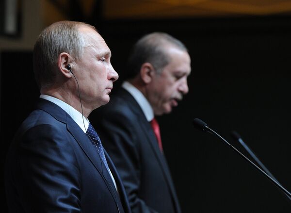 Президент России Владимир Путин и президент Турецкой республики Реджеп Тайип Эрдоган на итоговой пресс-конференции в Анкаре