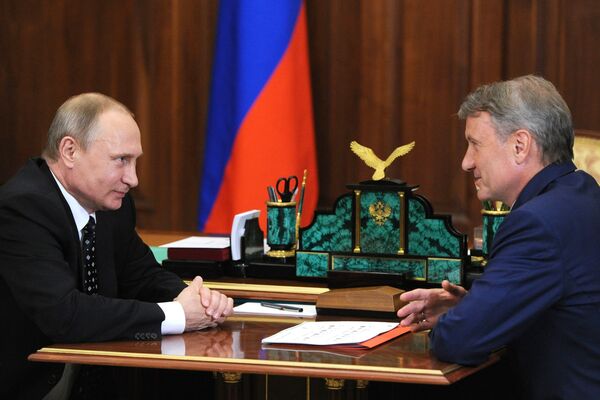 Президент России Владимир Путин и президент, председатель правления Сбербанка России Герман Греф во время встречи в Кремле. 4 августа 2016