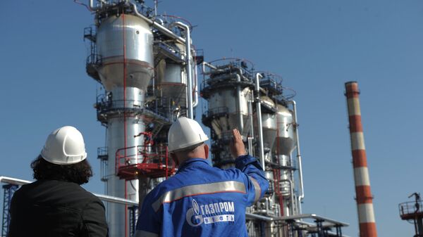 Нефтеперерабатывающий завод ОАО Газпром нефть.