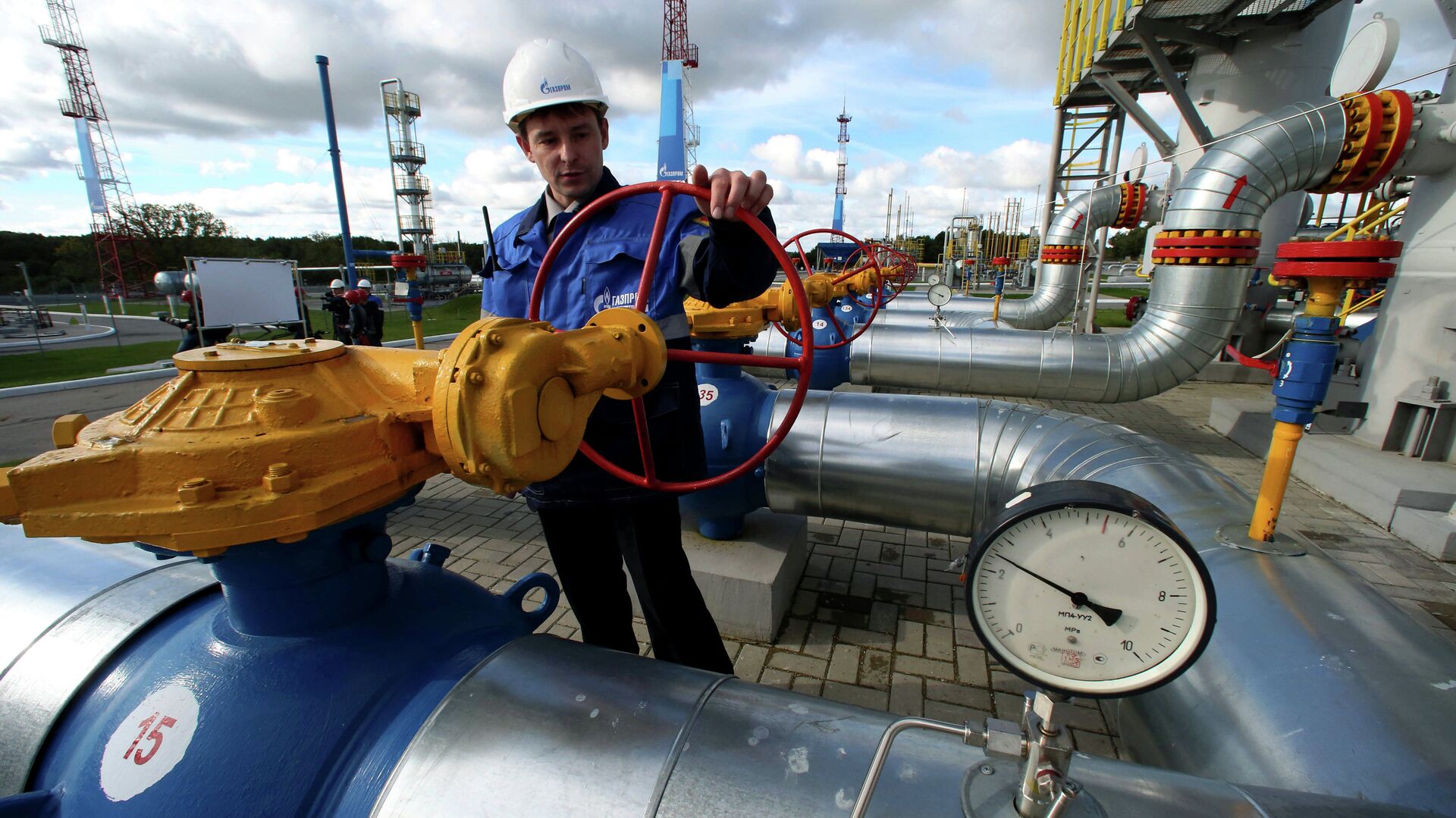 %Работник Газпрома на газохранилище - ПРАЙМ, 1920, 15.09.2021