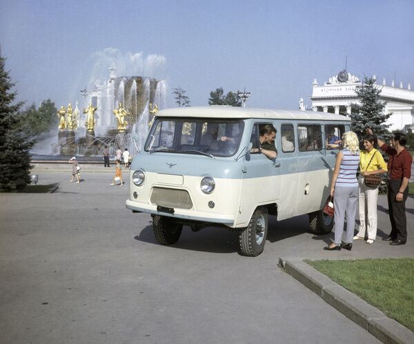 Советский автобус, выпускаемый Ульяновским автомобильным заводом