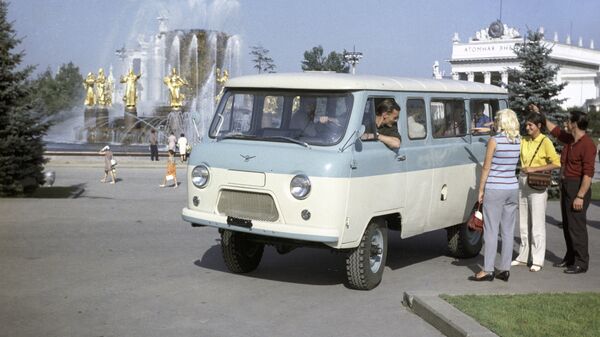 Советский автобус, выпускаемый Ульяновским автомобильным заводом