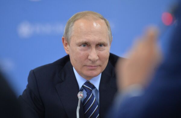 Президент России Владимир Путин во время встречи с перспективными инвесторами Дальневосточного федерального округа в рамках Восточного экономического форума. 2 сентября 2016