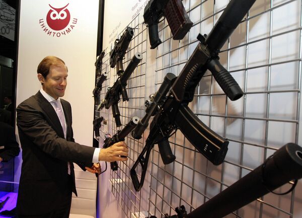 Д.Мантуров на выставке вооружений IDEX-2013 в ОАЭ