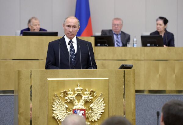 Президент РФ Владимир Путин выступает на первом пленарном заседании Государственной Думы РФ седьмого созыва. 5 октября 2016