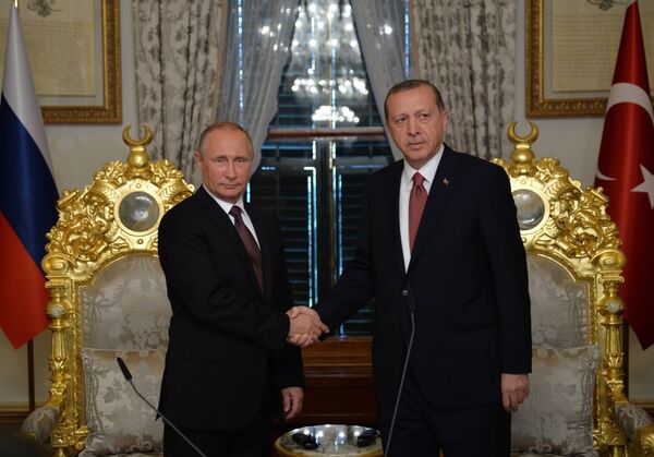 Президент РФ Владимир Путин и президент Турции Реджеп Тайип Эрдоган во время встречи в Стамбуле