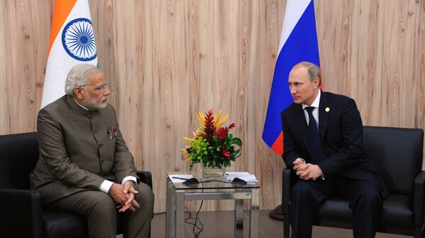 Президент России Владимир Путин (справа) и премьер-министр Индии Нарендра Моди