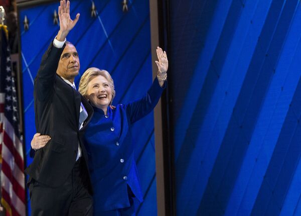 Президент США Барак Обама и кандидат в президенты Хиллари Клинтон на съезде Демократической партии США в Филадельфии