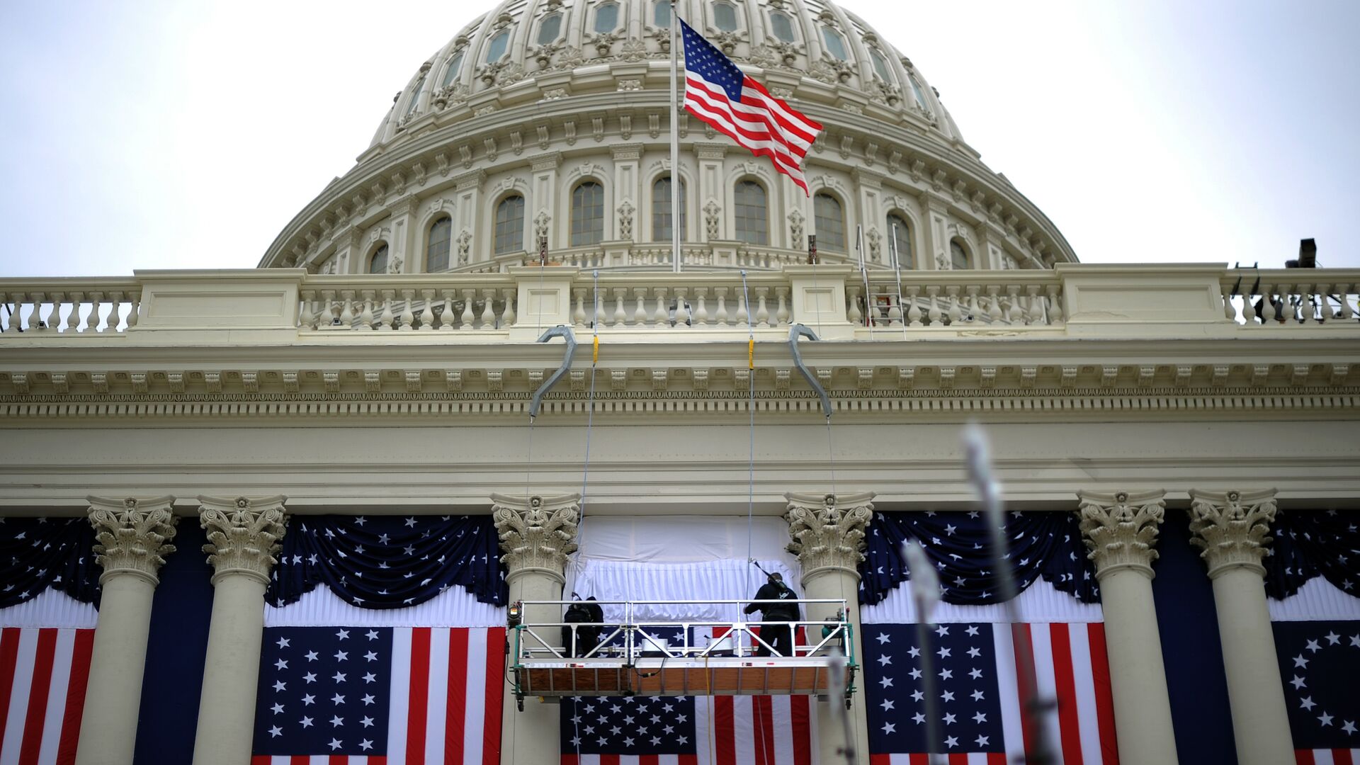 Флаги США на здании Капитолия в Вашингтоне - ПРАЙМ, 1920, 01.02.2024