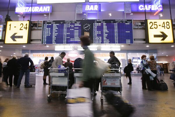 Пассажиры отмененных рейсов в аэропорту Шереметьево