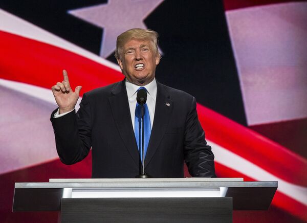 Кандидат в президенты США Дональд Трамп выступает на съезде Республиканской партии США в Кливленде