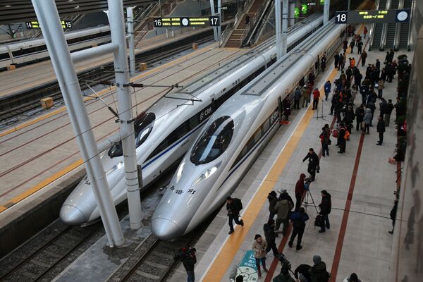 Открытие станции для высокоскоростных поездов в Пекине, КНР