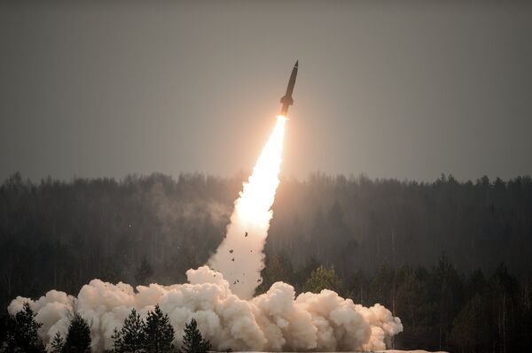 Показательный пуск ракеты из комплекса Точка-У на полигоне Луга в Ленинградской области
