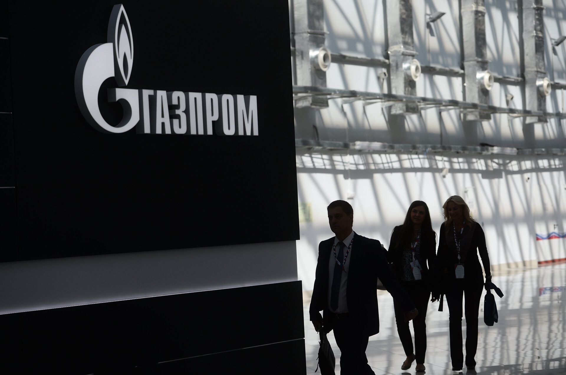 Стенд с логотипом компании Газпром - ПРАЙМ, 1920, 16.07.2021