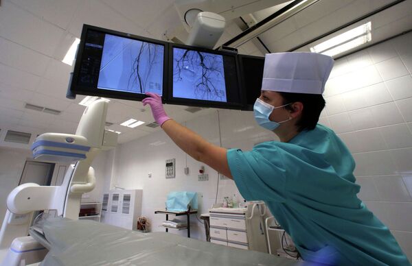 #Операционная медицинская сестра отделения рентгенохирургии военного госпиталя