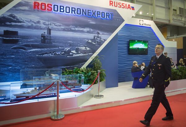 Стенд АО Рособоронэкспорт на международной выставке военно-морской техники и вооружения EURONAVAL 2016 в Париж